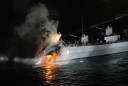 海自護衛艦と韓国籍コンテナ船が衝突、双方炎上 関門海峡
