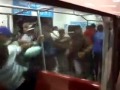 【ネット】“ヒャッハー、電車だー!” 死のイス取りゲーム…ベネズエラの電車の乗り方が世紀末すぎる(動画あり)